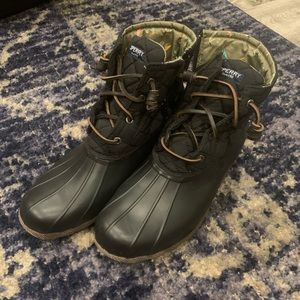Women’s Sperry waterproof quilted boot
